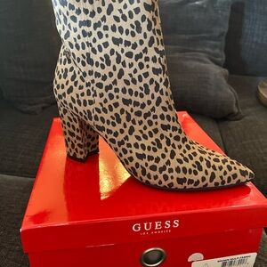 GUESS Women's Tan and Black Heeled Boots
